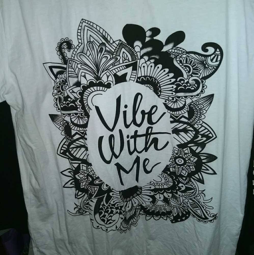 NWOT! Stretchy 'Vibe With Me' Shirt! 🖤